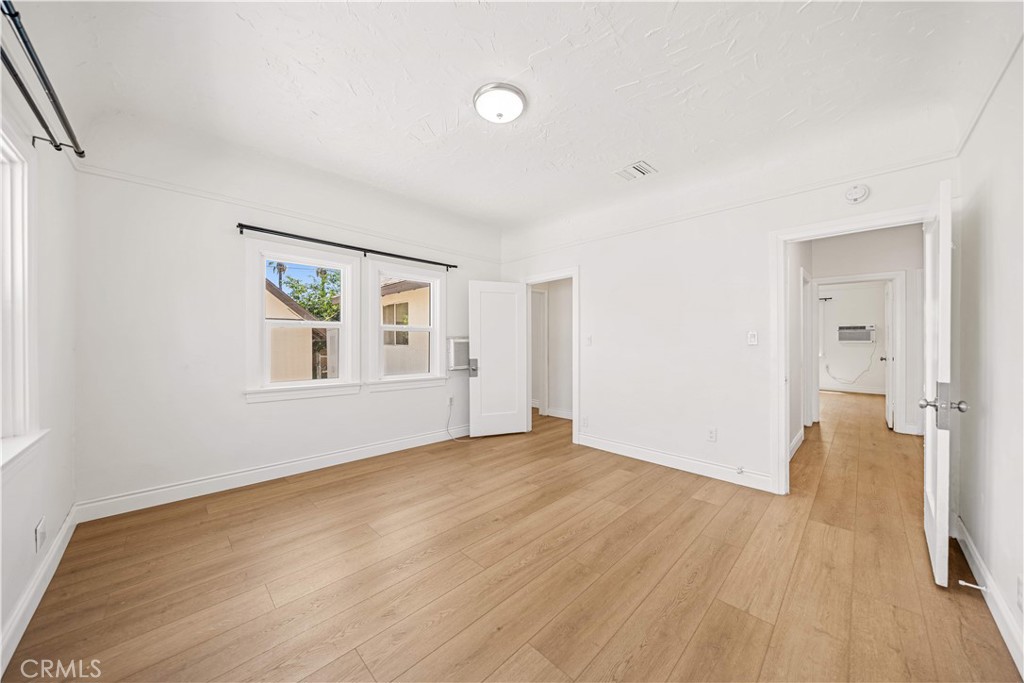 104 E Adams Property Photo 33