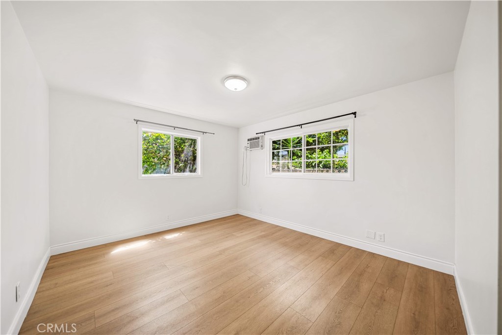 104 E Adams Property Photo 35