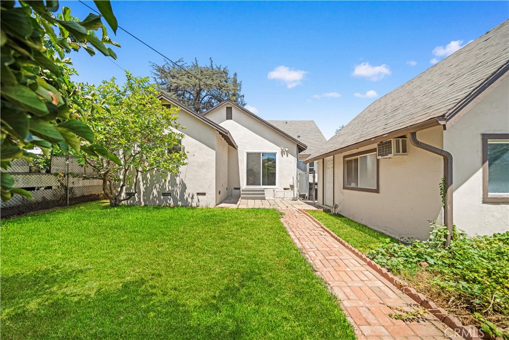 104 E Adams Property Photo 45