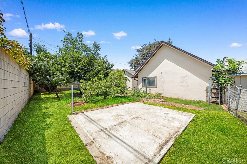 104 E Adams Property Photo 47