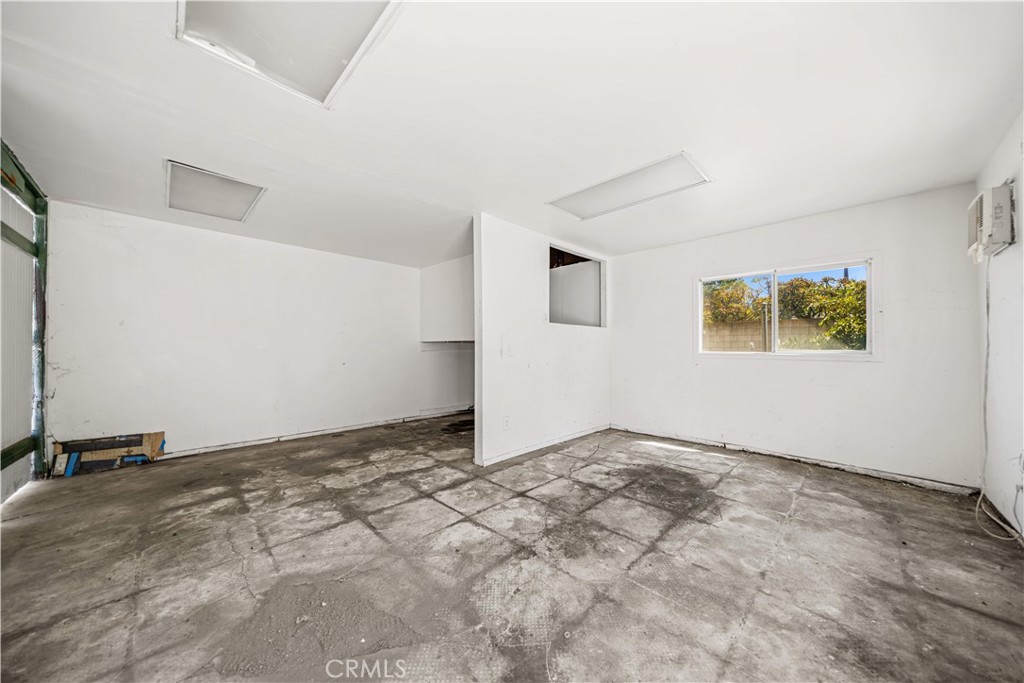 104 E Adams Property Photo 49