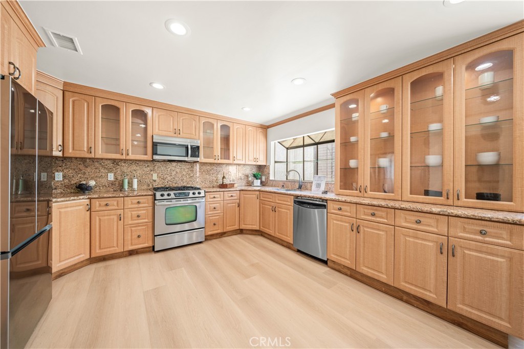 454 West Huntington Drive D Property Photo 18