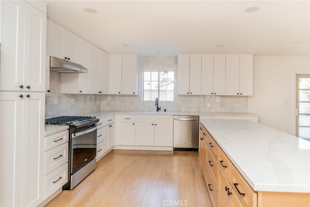 6270 Kinlock Property Photo 8