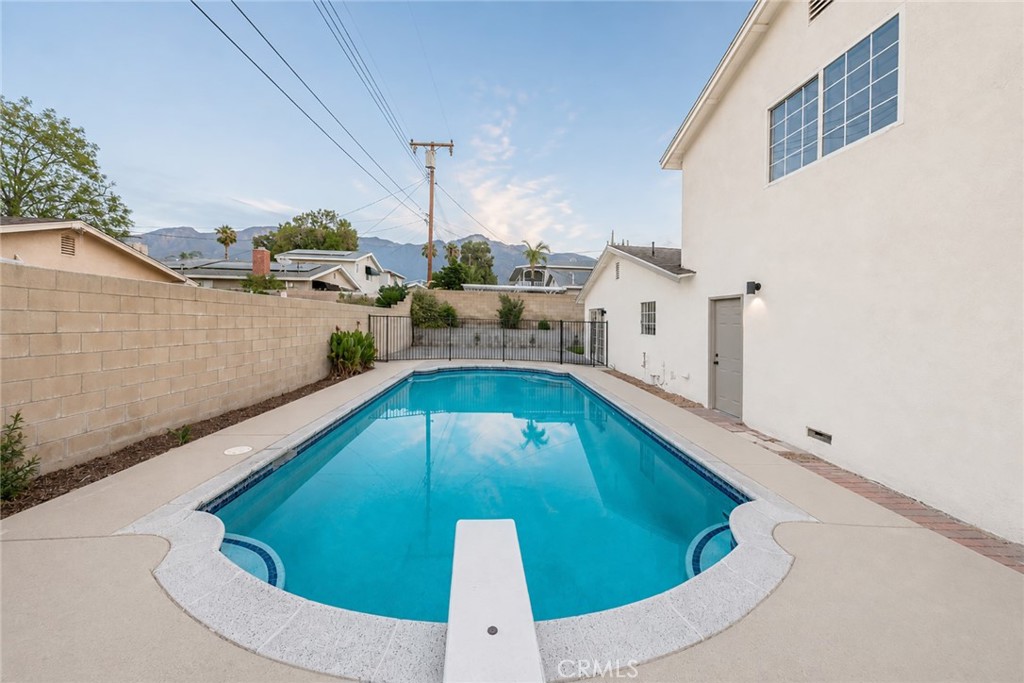 6270 Kinlock Property Photo 31