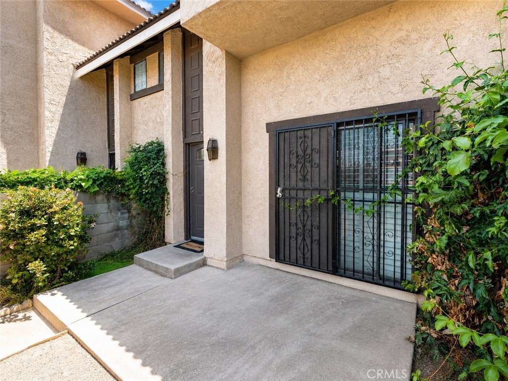 119 S Ynez Ave B Property Photo 3