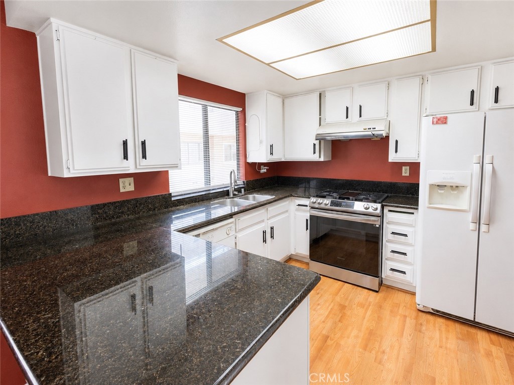 119 S Ynez Ave B Property Photo 11