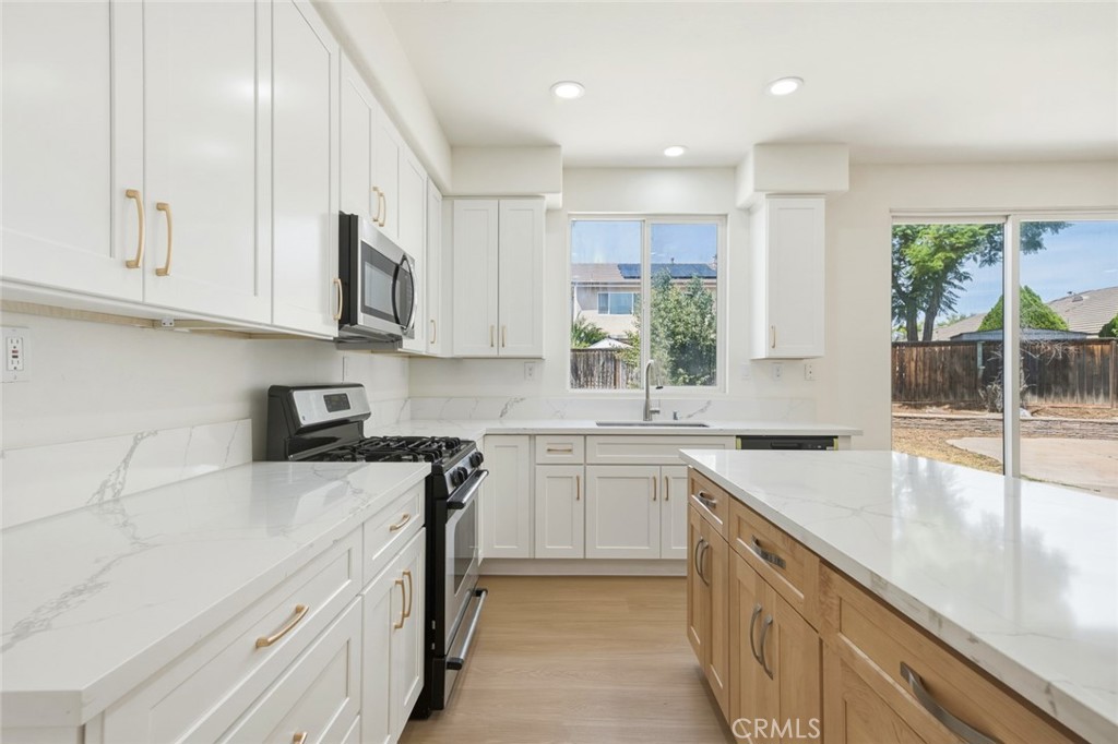 25868 Boulder Rock Pl Property Photo 6
