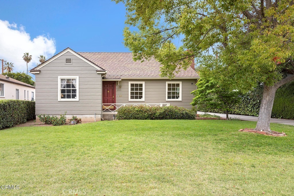 2963 Sheffield Property Photo 1