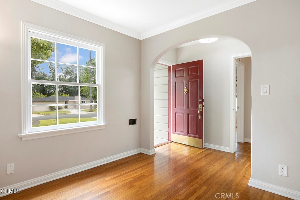 2963 Sheffield Property Photo 2