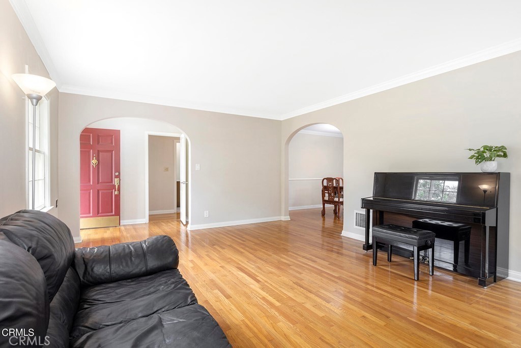 2963 Sheffield Property Photo 3