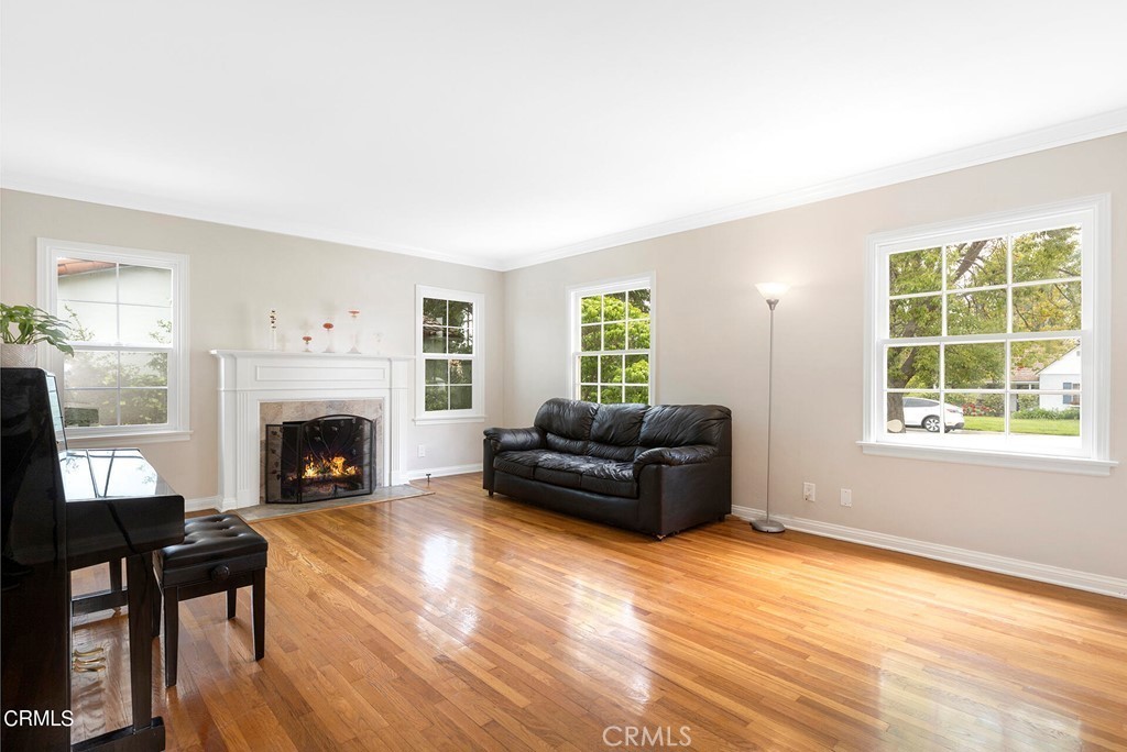2963 Sheffield Property Photo 4