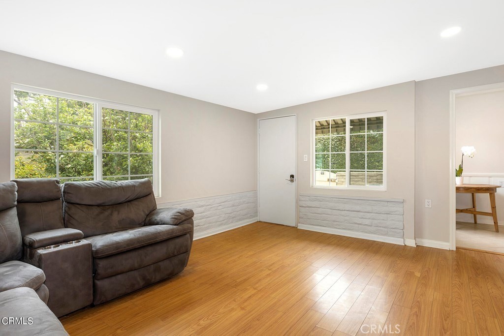 2963 Sheffield Property Photo 7