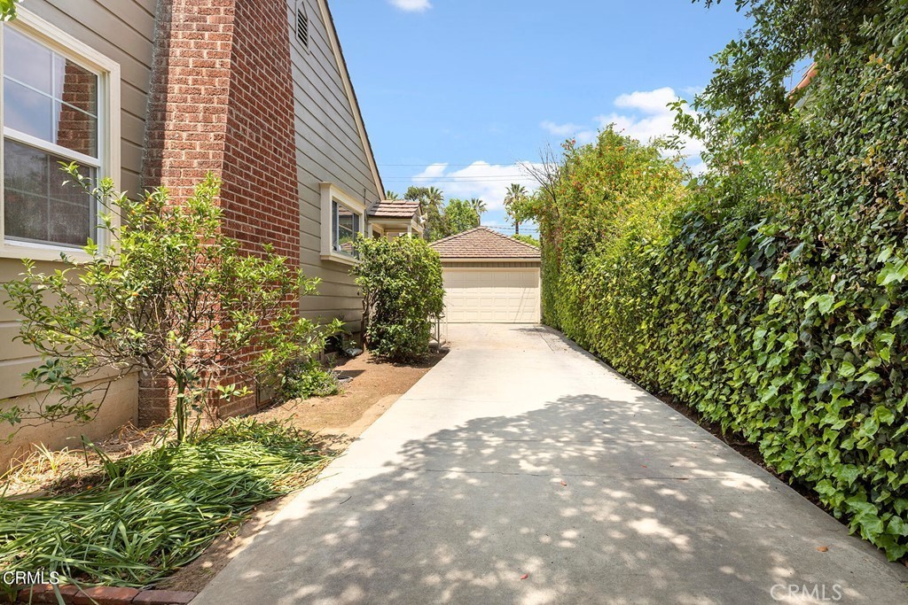 2963 Sheffield Property Photo 20