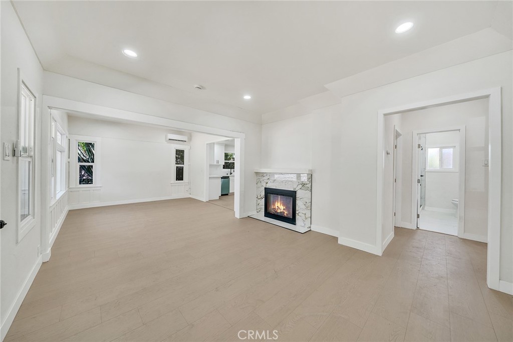 1020 W 70th Street Property Photo 1