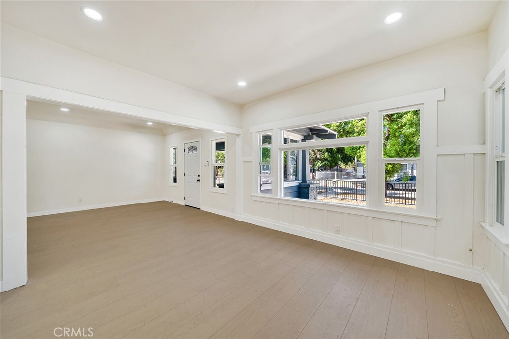 1020 W 70th Street Property Photo 6