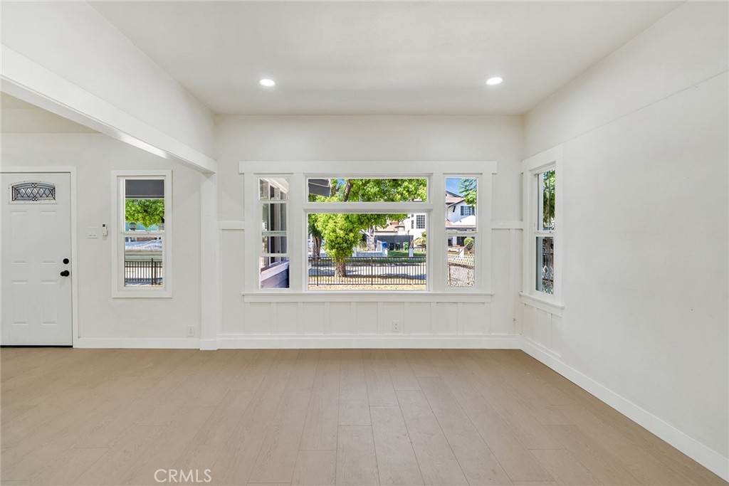 1020 W 70th Street Property Photo 8