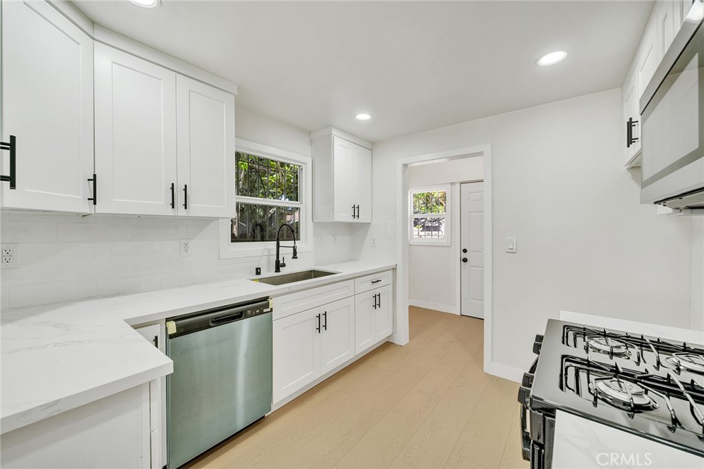 1020 W 70th Street Property Photo 9