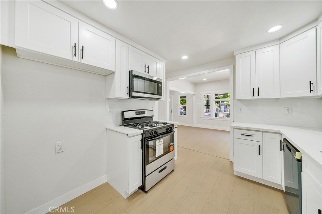 1020 W 70th Street Property Photo 10