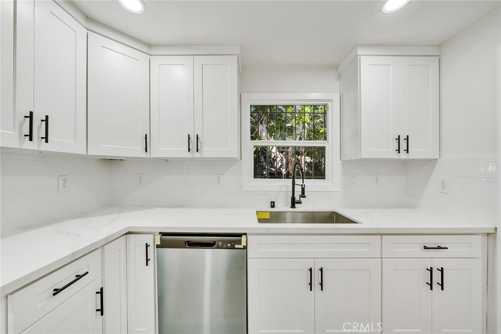 1020 W 70th Street Property Photo 11