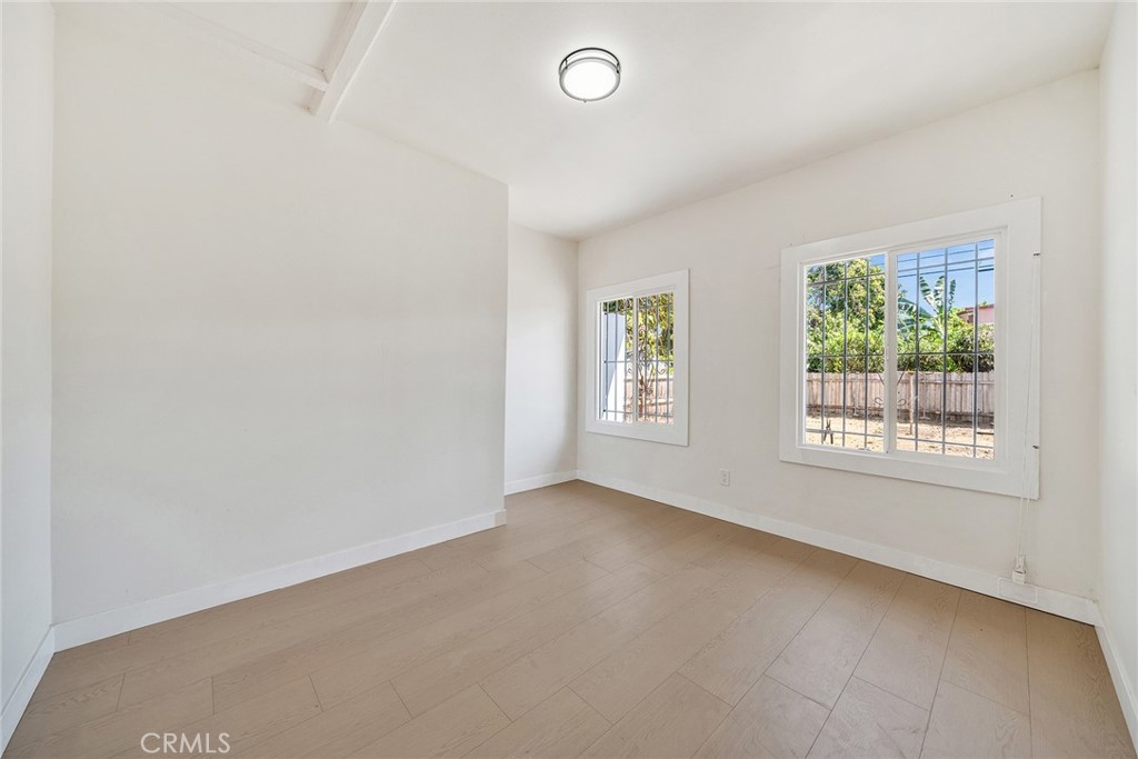 1020 W 70th Street Property Photo 12