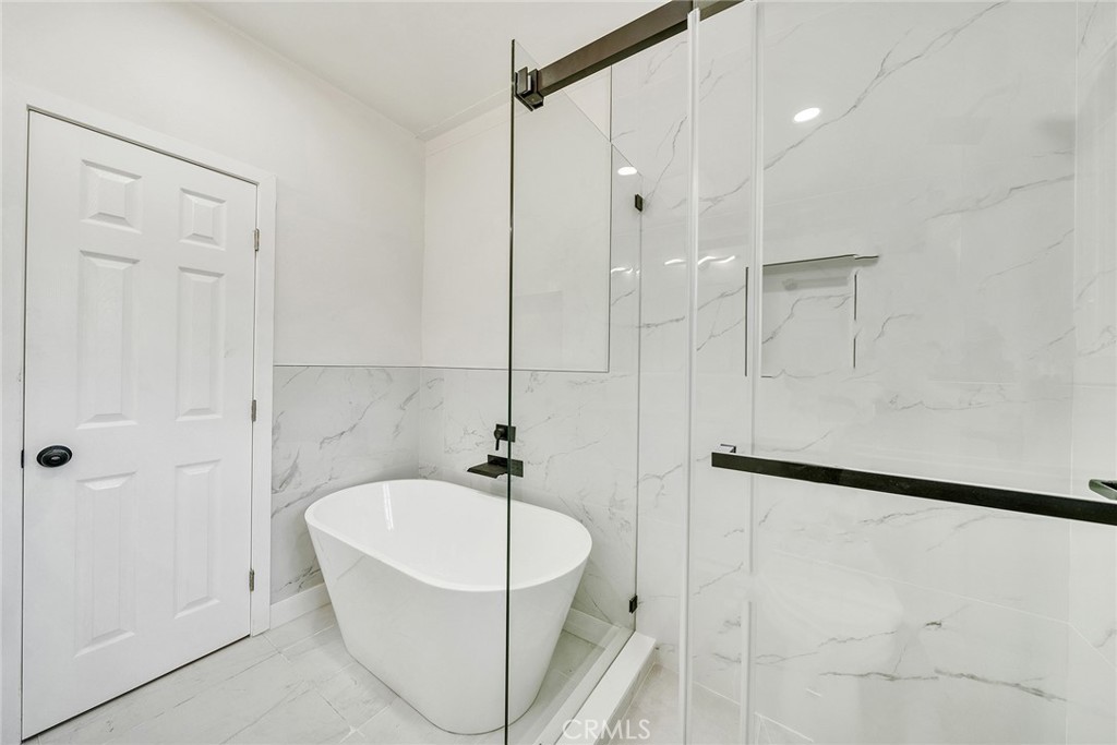1020 W 70th Street Property Photo 14
