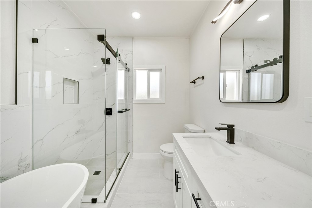 1020 W 70th Street Property Photo 15