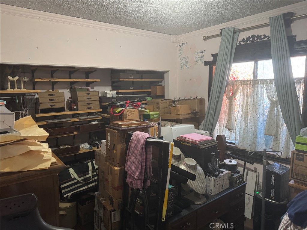 1519 W 69th Property Photo 2