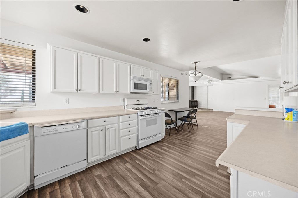 37625 Hill Property Photo 14