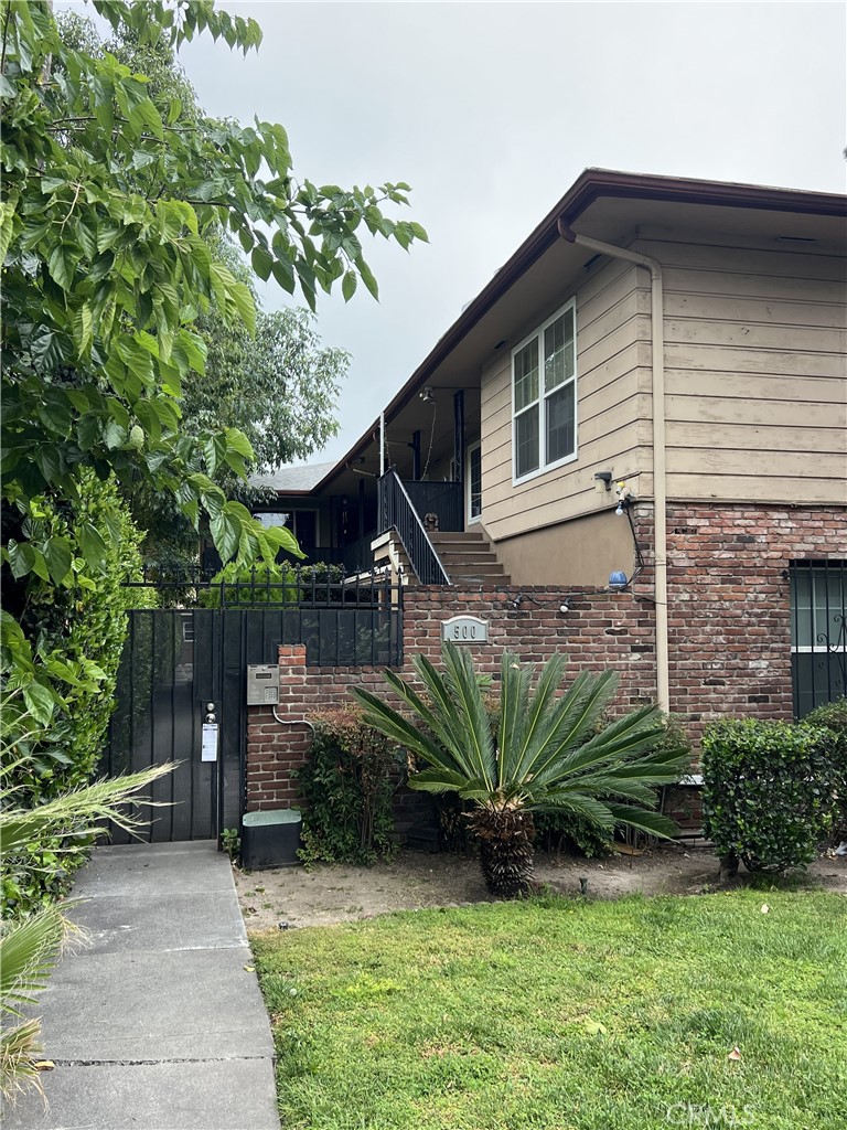 500 N Los Robles Avenue 6 Property Photo 1