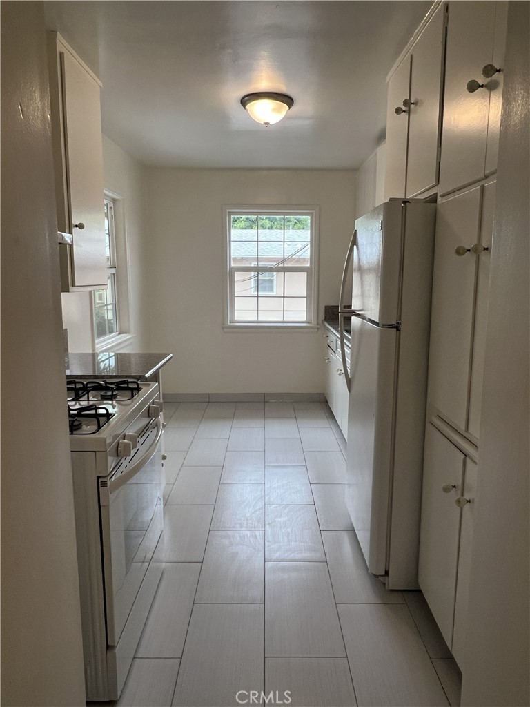 500 N Los Robles Avenue 6 Property Photo 5