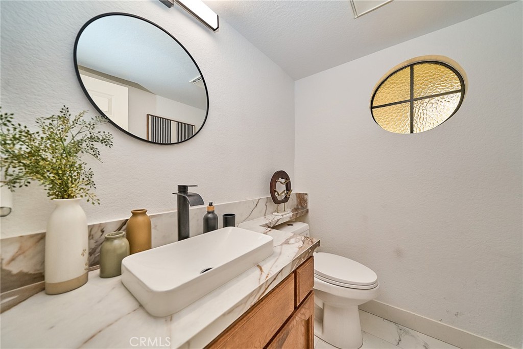22060 Cedardale Drive Property Photo 6