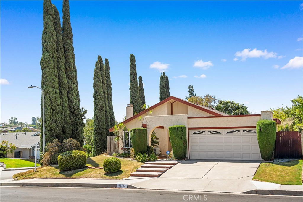 19742 Fernwood Plaza Property Photo 4