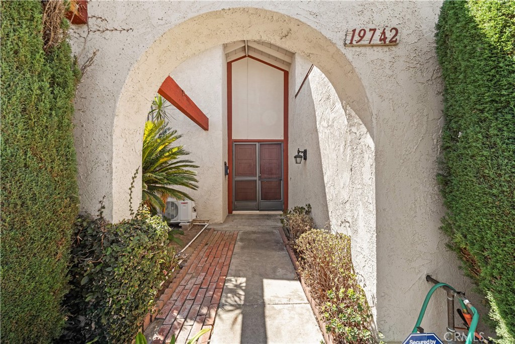 19742 Fernwood Plaza Property Photo 6