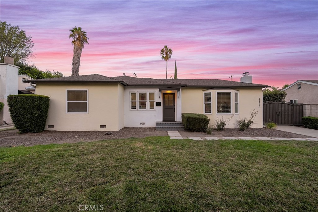 1526 N White Avenue Property Photo 2
