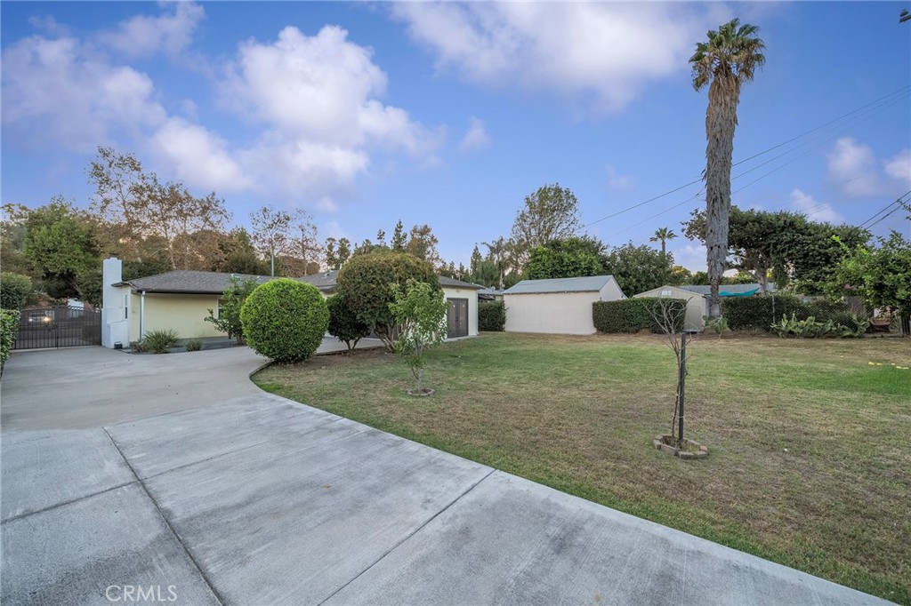 1526 N White Avenue Property Photo 13