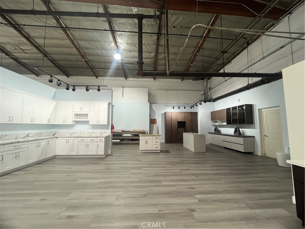 938 S Vail Property Photo 4