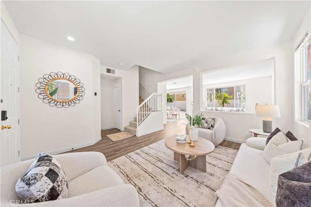 980 Jerez Property Photo 4
