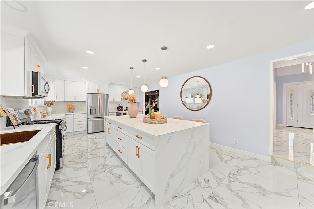 1123 Bain Avenue Property Photo 8