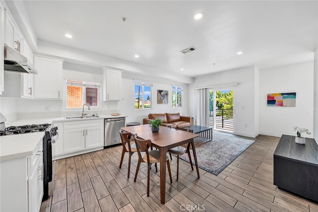 4103 S Normandie Avenue Property Photo 8