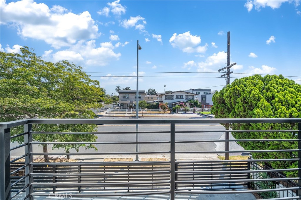4103 S Normandie Avenue Property Photo 11