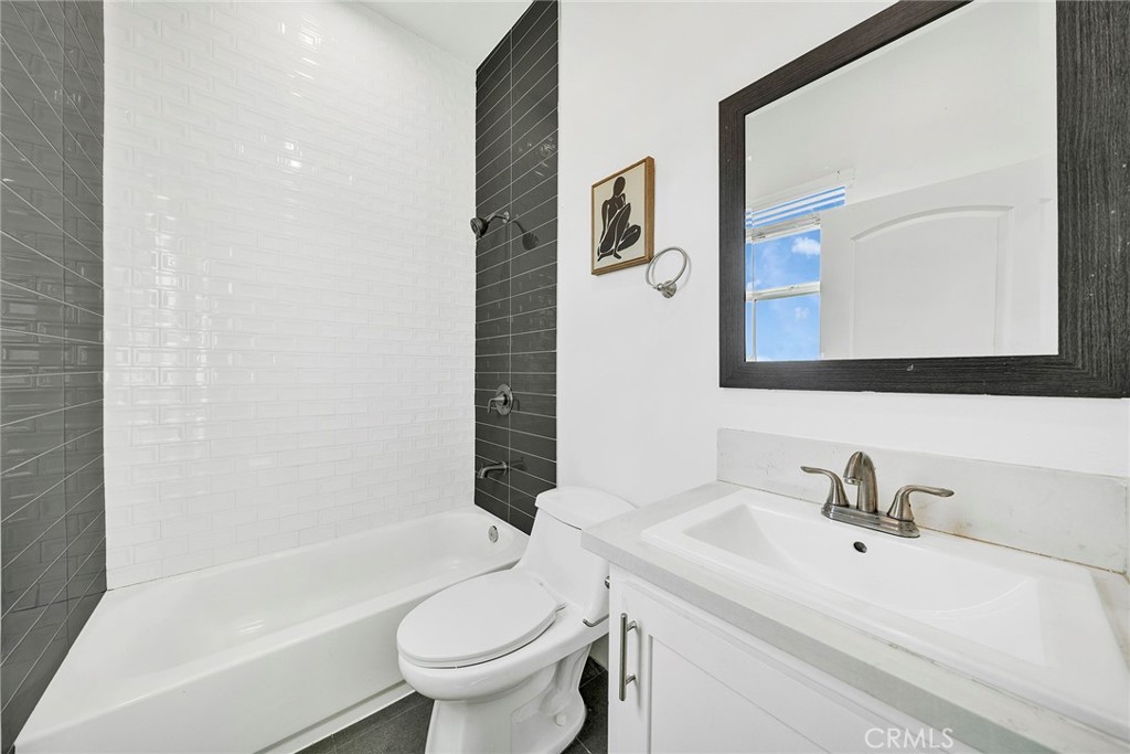 4103 S Normandie Avenue Property Photo 15
