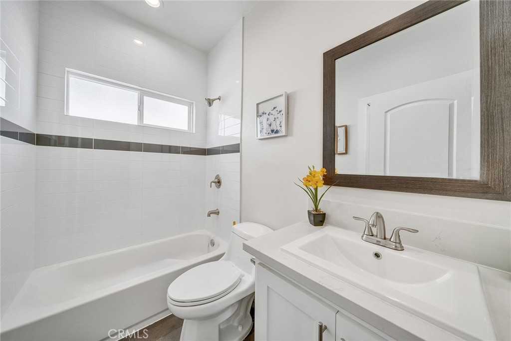 4103 S Normandie Avenue Property Photo 31