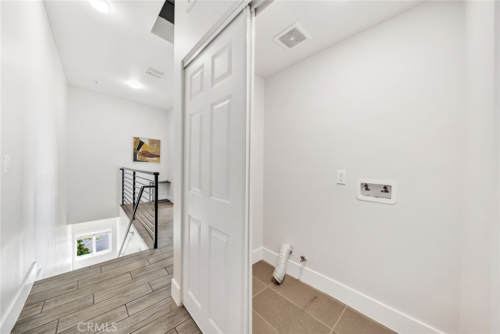 4103 S Normandie Avenue Property Photo 33