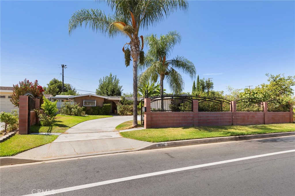 1038 E Walnut Creek Parkway Property Photo 1