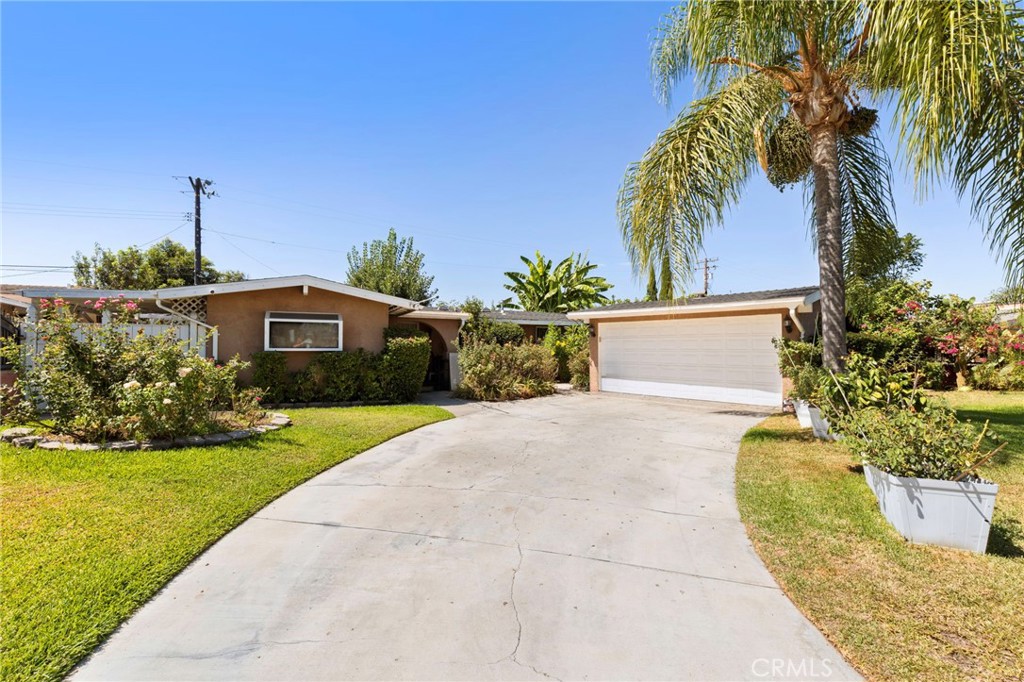 1038 E Walnut Creek Parkway Property Photo 3