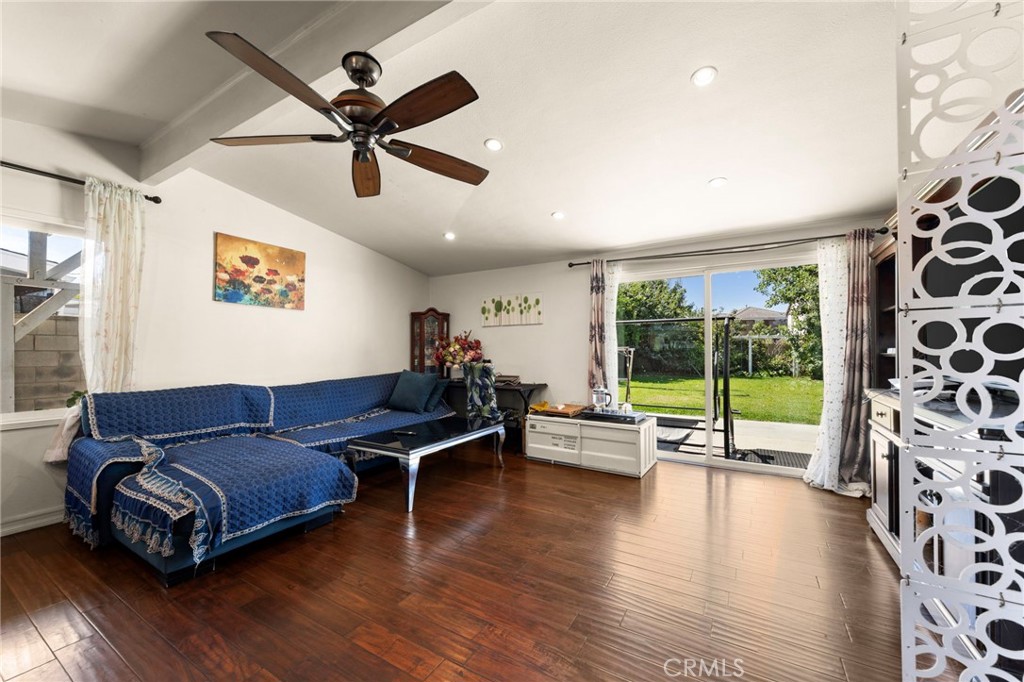 1038 E Walnut Creek Parkway Property Photo 6