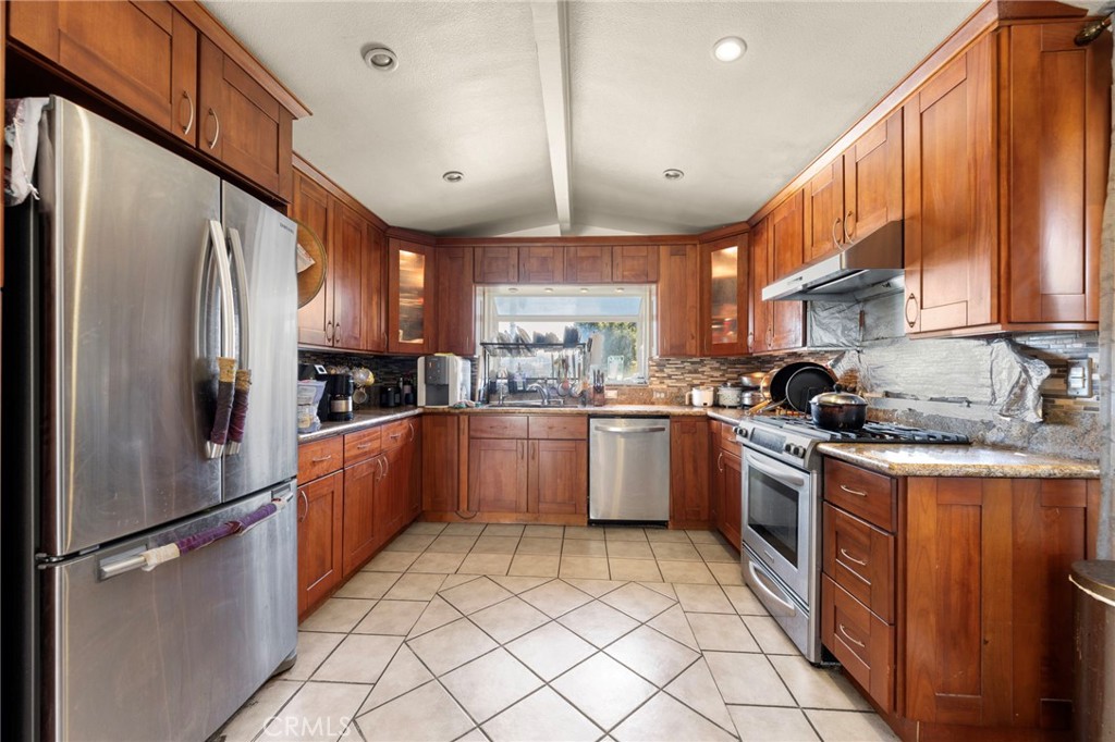 1038 E Walnut Creek Parkway Property Photo 8