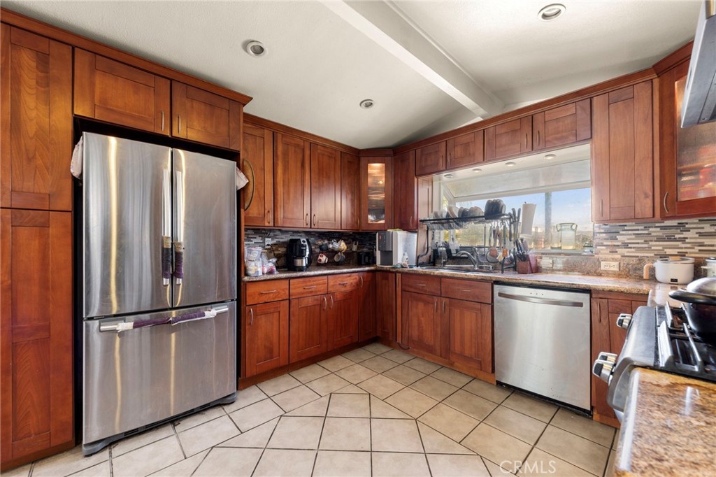 1038 E Walnut Creek Parkway Property Photo 9