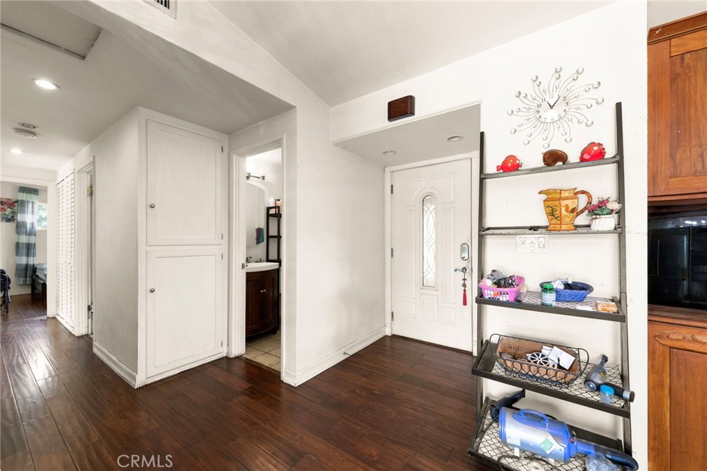 1038 E Walnut Creek Parkway Property Photo 11