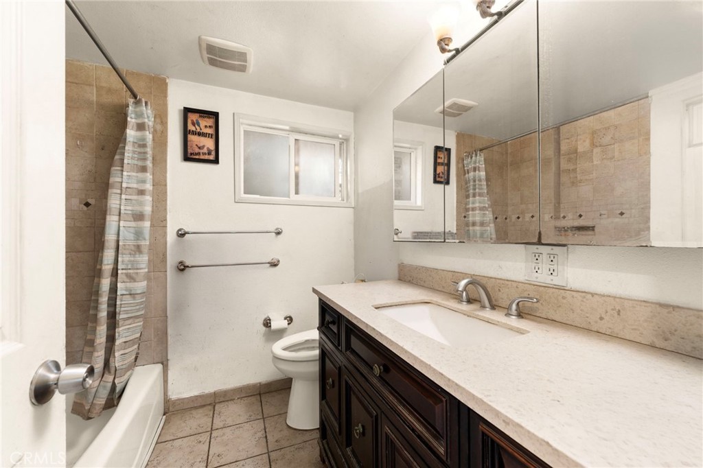 1038 E Walnut Creek Parkway Property Photo 17